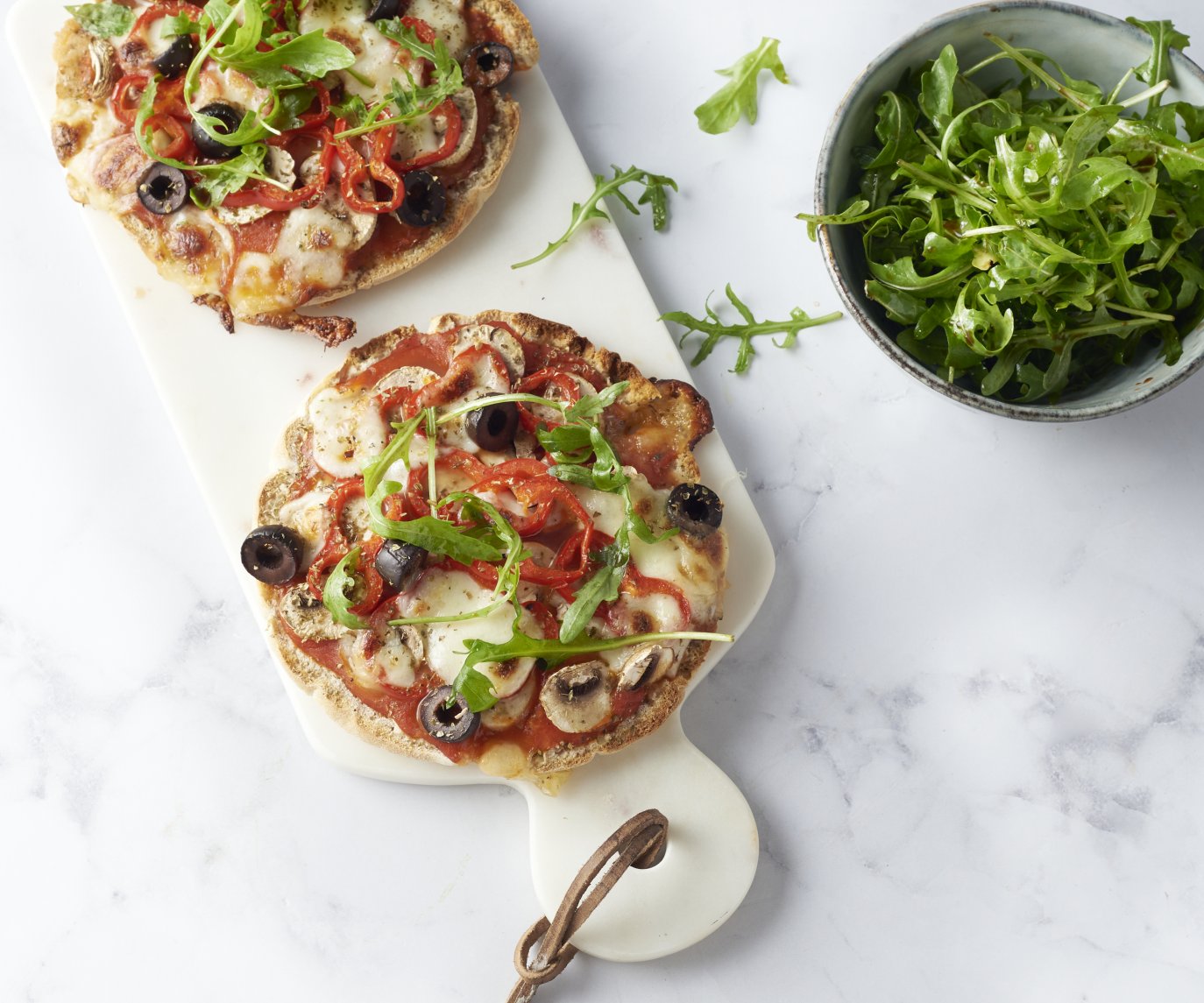 Pizzetta met champignons, paprika en olijven